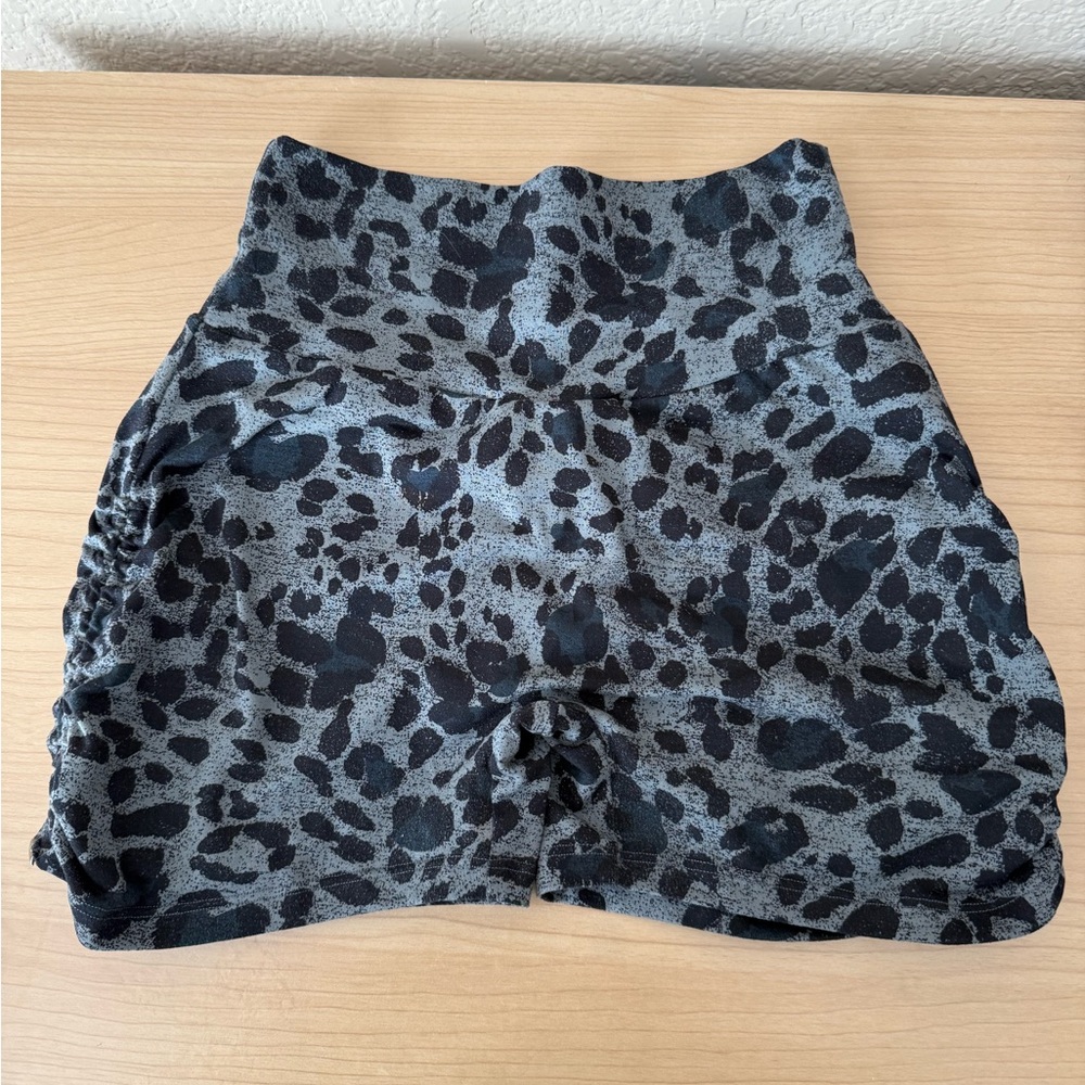 Bombshell sportswear Toggle scrunch cheetah